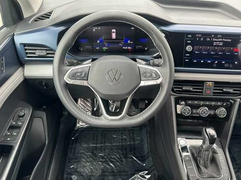 Used 2024 Volkswagen Taos SE AWD/4WD image 14