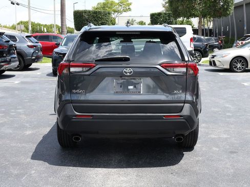 Used 2021 Toyota RAV4 XLE w/ Convenience Package FWD image 6
