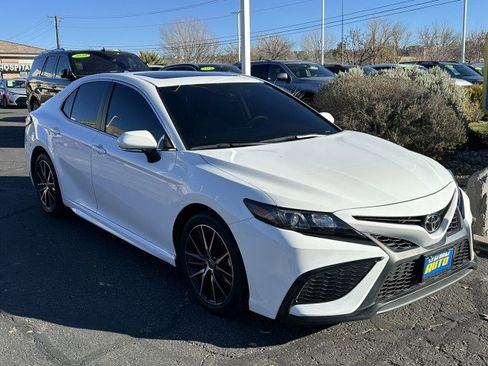 Used 2023 Toyota Camry SE image 1