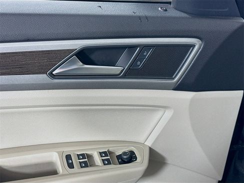 Used 2018 Volkswagen Atlas SEL w/ R-Line Package image 11