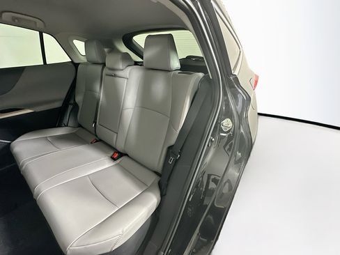 Used 2024 Toyota Venza XLE image 26