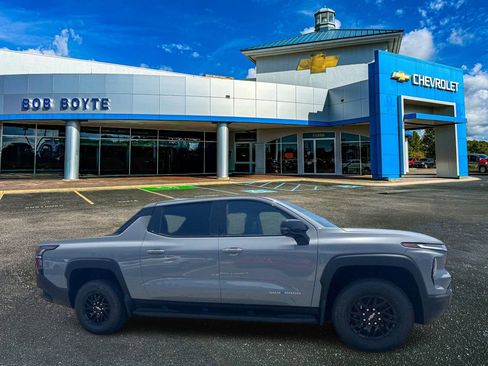 New 2025 Chevrolet Silverado EV LT image 3