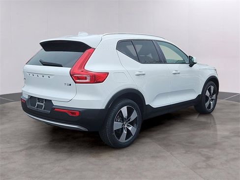 Used 2020 Volvo XC40 T5 Momentum w/ Protection Package Premier image 4