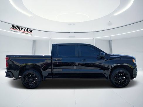 Used 2023 Chevrolet Silverado 1500 RST AWD/4WD image 2