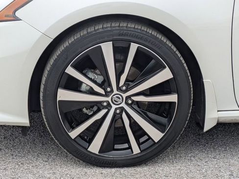 Used 2022 Nissan Altima 2.5 SR FWD image 11