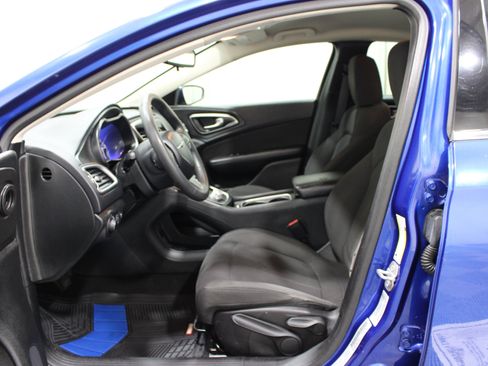 Used 2015 Chrysler 200 Limited FWD image 3