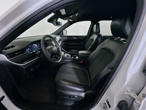 Used 2023 Jeep Grand Cherokee Altitude image 13