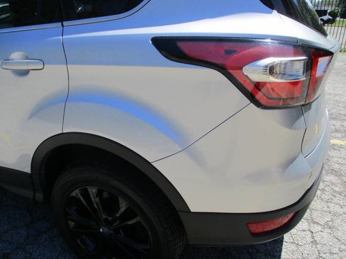 Used 2017 Ford Escape SE AWD/4WD image 16