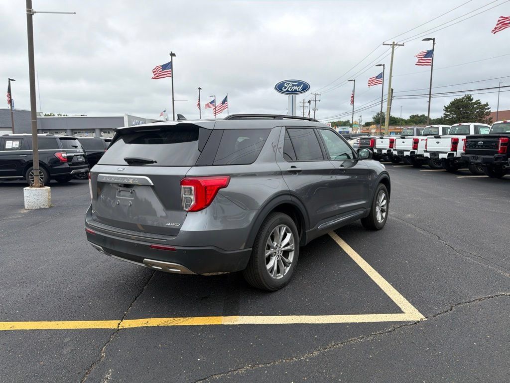 Used 2023 Ford Explorer XLT w/ Equipment Group 202A AWD/4WD image 5