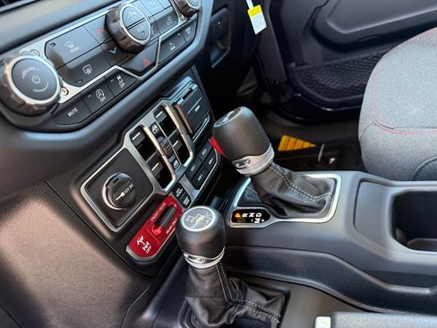 New 2025 Jeep Wrangler Unlimited Rubicon image 24