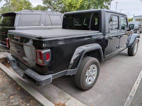 Used 2022 Jeep Gladiator Sport AWD/4WD image 2