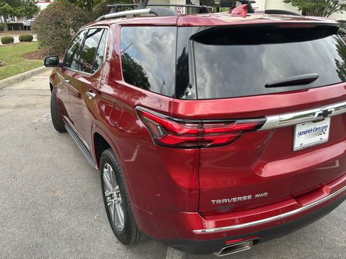 Used 2022 Chevrolet Traverse High Country w/ LPO, 'HIT The Road' Package AWD/4WD image 8