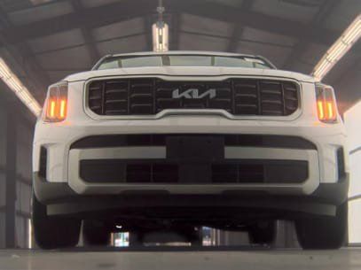 Used 2024 Kia Telluride S AWD/4WD image 3