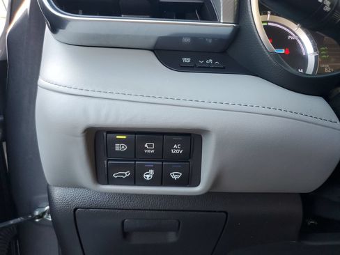 Used 2022 Toyota Highlander Platinum FWD image 30