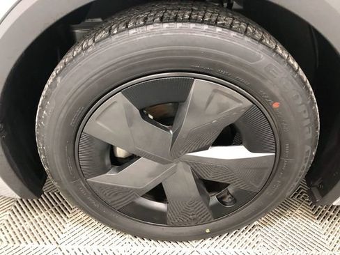 Used 2023 Toyota Prius LE FWD image 27