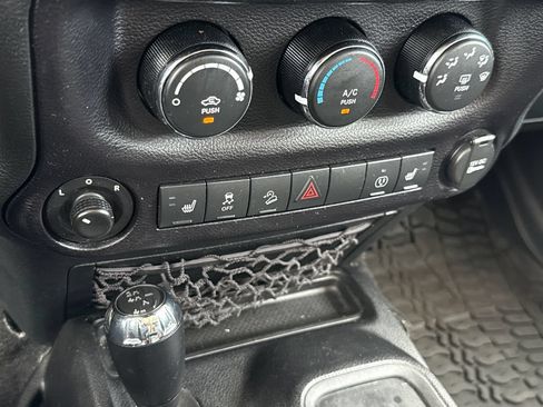 Used 2016 Jeep Wrangler Unlimited Sahara AWD/4WD image 18