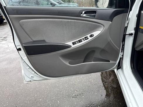 Used 2014 Hyundai Accent SE w/ Option Group 3 image 28