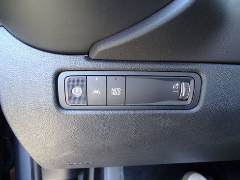 Certified 2025 Chevrolet Equinox EV LT FWD image 20