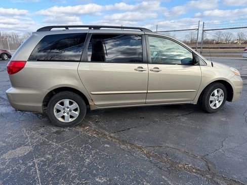 Used 2010 Toyota Sienna LE image 5