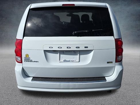 Used 2019 Dodge Grand Caravan SE w/ UConnect Hands-Free Group FWD image 8