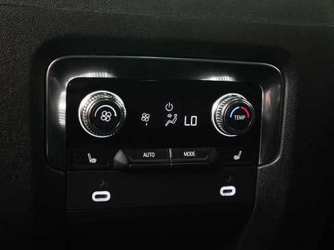 Used 2023 GMC Yukon XL SLT w/ SLT Premium Package AWD/4WD image 17