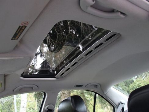 Used 2005 Volkswagen Jetta GLS image 9