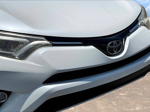 Used 2018 Toyota RAV4 Limited FWD image 35