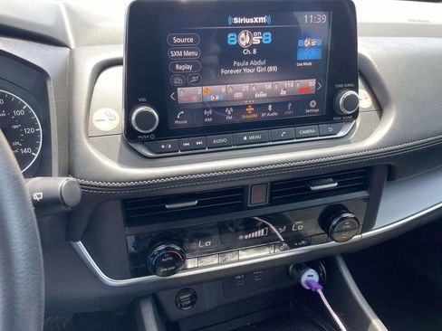 Used 2024 Nissan Rogue SV FWD image 17