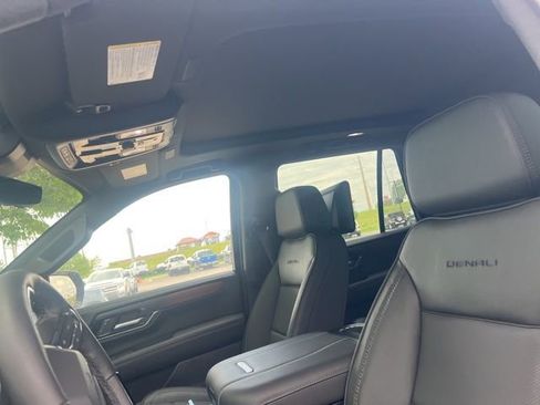 Used 2026 GMC Yukon Denali w/ Advanced Technology Package AWD/4WD image 13