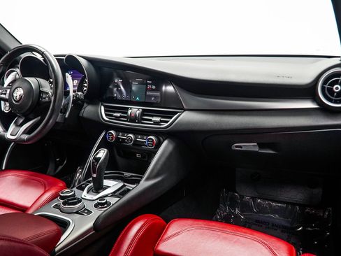 Used 2023 Alfa Romeo Giulia Veloce RWD image 19