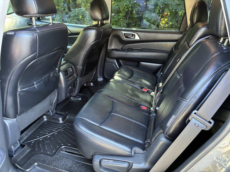 Used 2019 Nissan Pathfinder Platinum AWD/4WD image 17