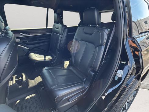 Used 2023 Jeep Grand Cherokee L Overland AWD/4WD image 19