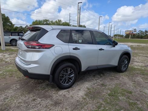 Used 2025 Nissan Rogue S FWD image 4