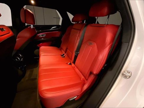 Used 2023 Bentley Bentayga AWD/4WD image 27