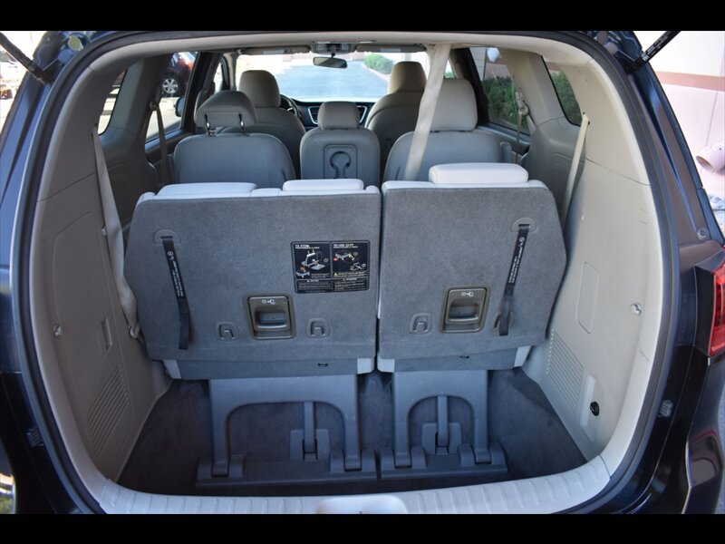 Used 2019 Kia Sedona LX FWD image 26