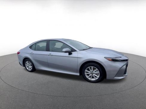 Used 2025 Toyota Camry LE image 2