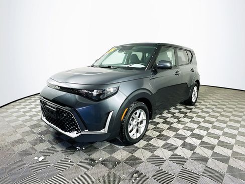 Used 2024 Kia Soul LX w/ Option Group 015 FWD image 5