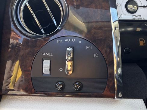 Used 2012 Rolls-Royce Ghost image 28