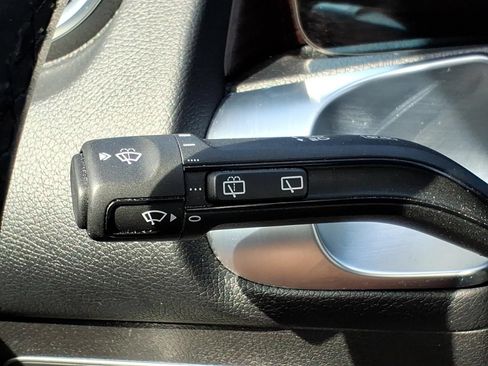 Used 2025 Mercedes-Benz GLB 250 4MATIC image 24