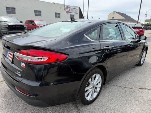 Used 2019 Ford Fusion SE FWD image 9