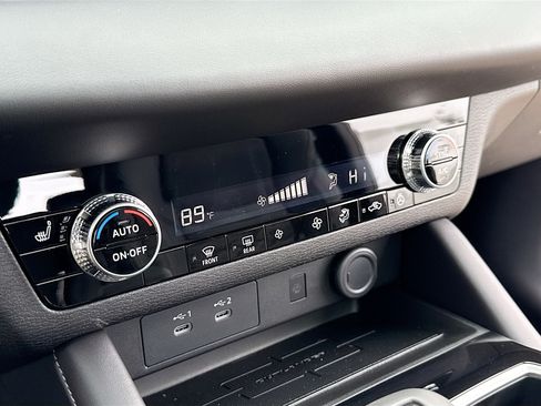 New 2026 Mitsubishi Outlander SE FWD image 10
