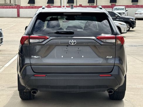 Used 2021 Toyota RAV4 XLE Premium FWD image 5