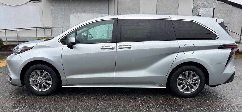 Certified 2024 Toyota Sienna LE AWD/4WD image 9
