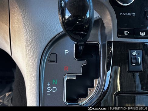 Used 2015 Toyota Venza Limited image 17