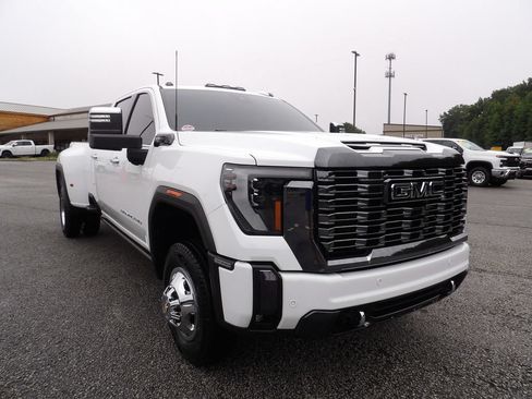 Used 2024 GMC Sierra 3500 Denali Ultimate AWD/4WD image 11