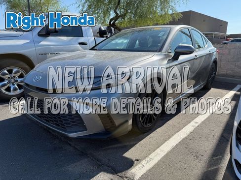 Used 2025 Toyota Camry SE FWD image 1