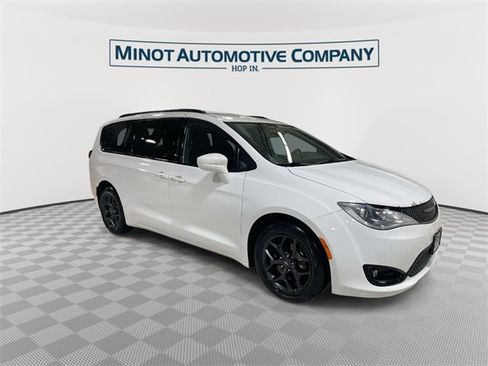 Certified 2019 Chrysler Pacifica Touring-L w/ S Appearance Package image 2