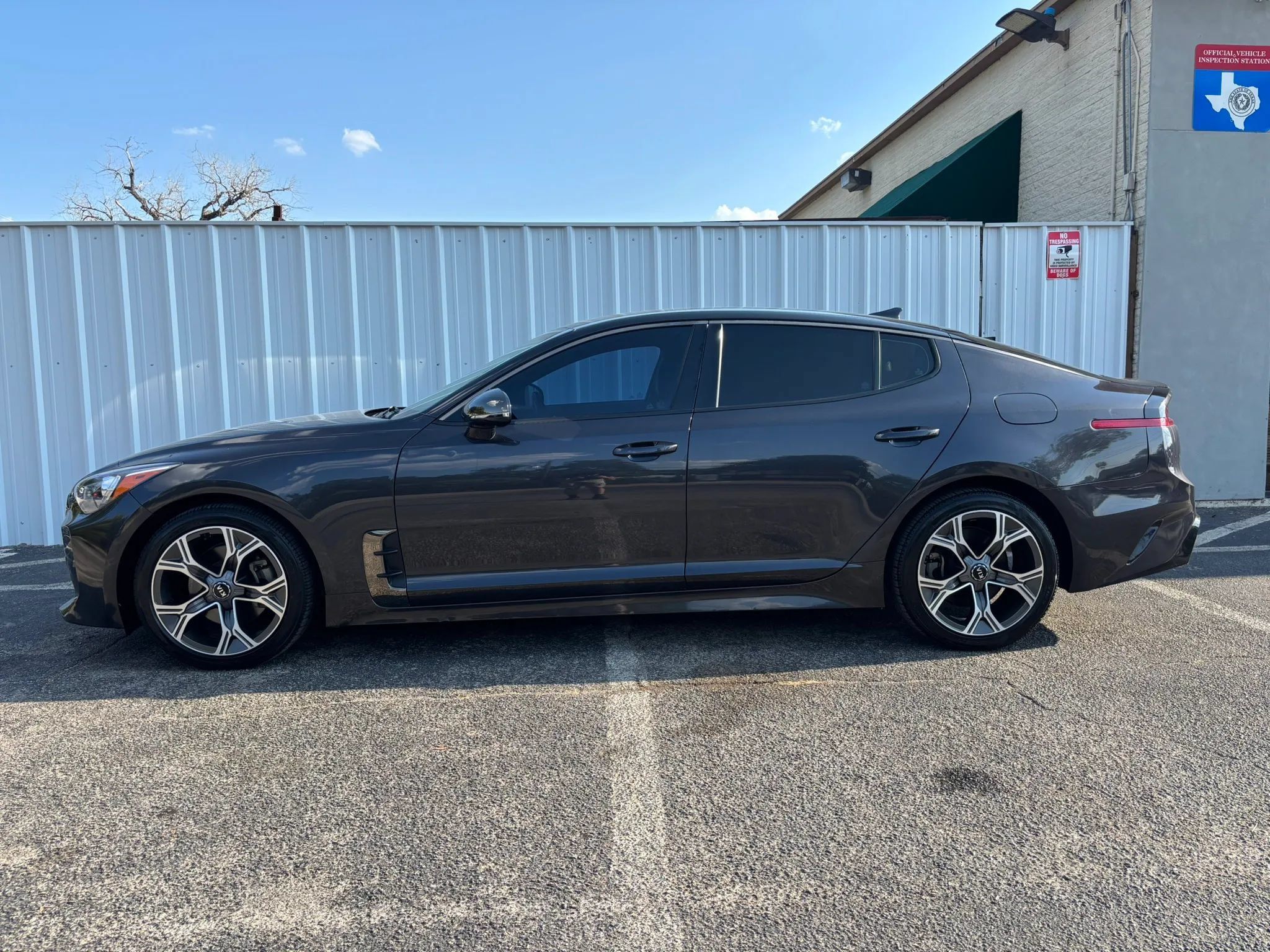 Used 2021 Kia Stinger GT-Line RWD image 2