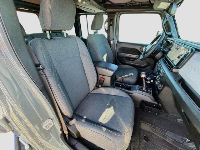 Used 2025 Jeep Wrangler Unlimited Sport AWD/4WD image 29