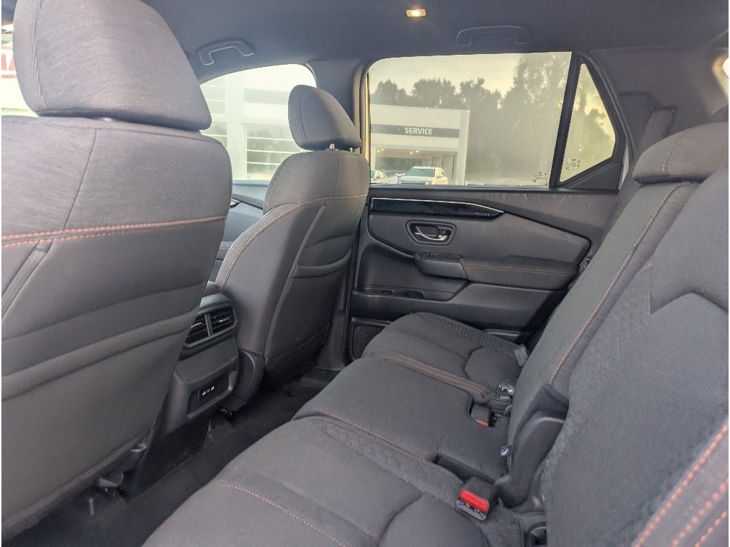 Used 2025 Honda Pilot Sport image 13